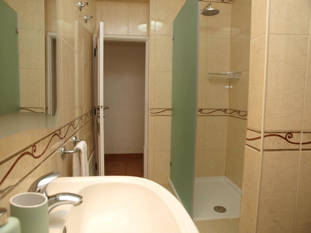 Henri's - Centre Apartment *