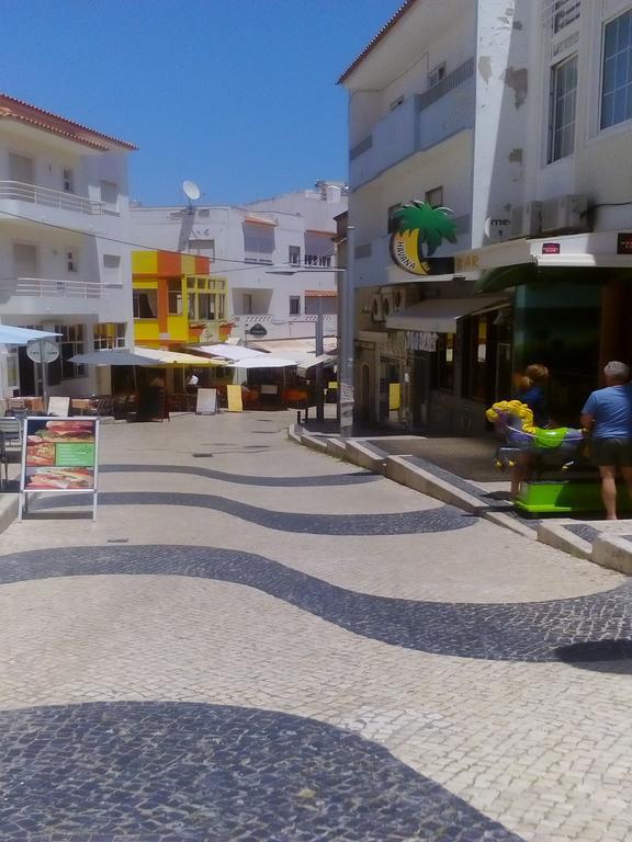 Pé Na Areia, *