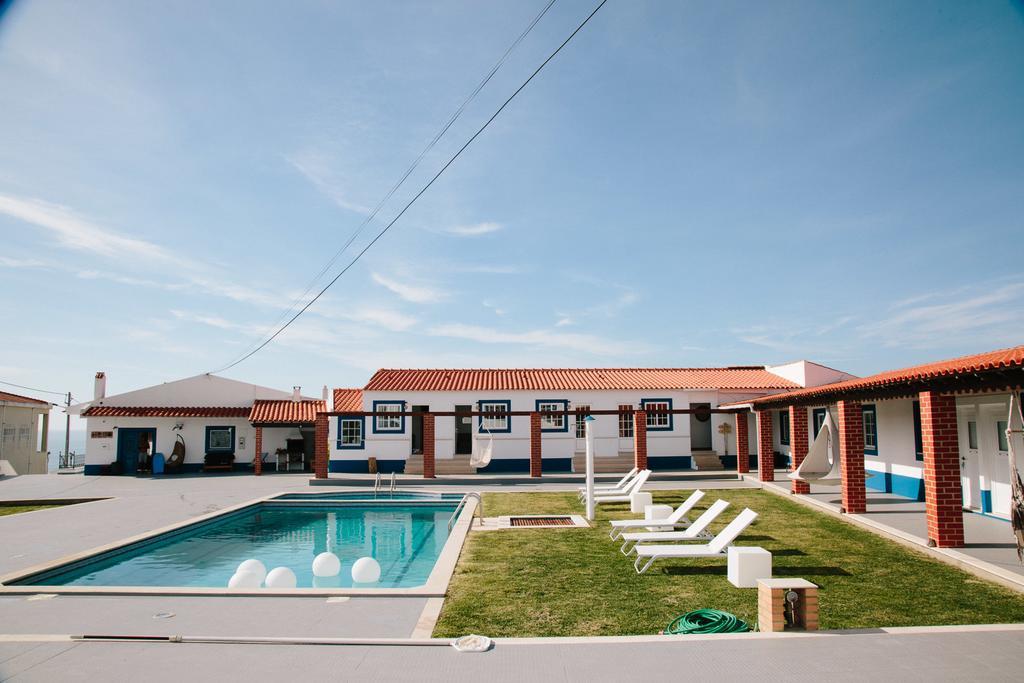 Zulla Nazare's Surf Village * Nazare