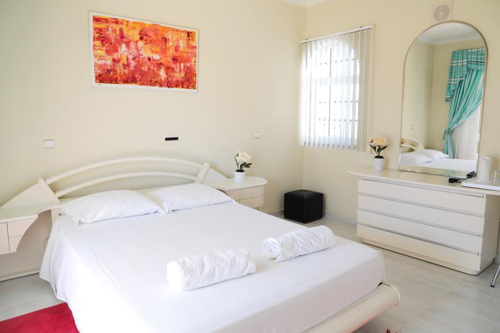 Flow House - Surf Kite Surf School Bed & Breakfast Lagos