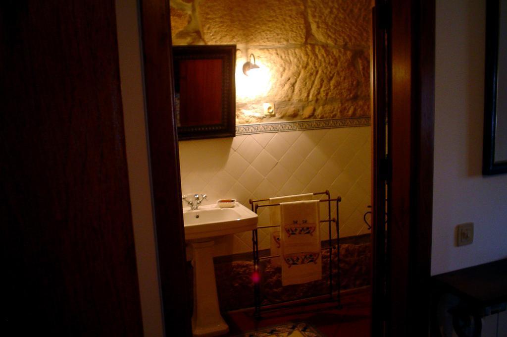 Casa Do Meio Do Povo - Turismo De Habitacao Country house
