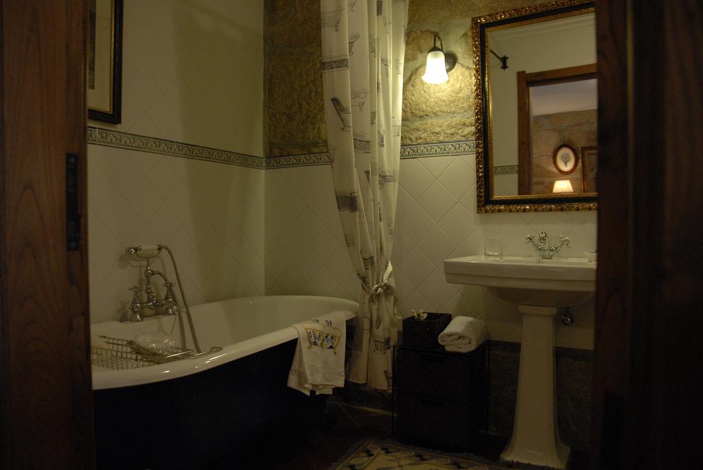Casa Do Meio Do Povo - Turismo De Habitacao Chaves
