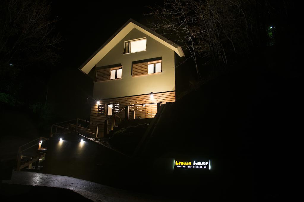 Brown House Geres