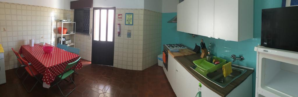 Beach House Surfing Peniche *