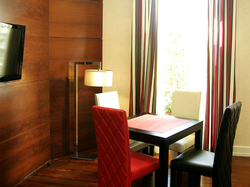 - Hotel, Termas & Hotel