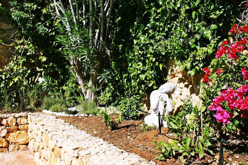 La Perla Guest house
