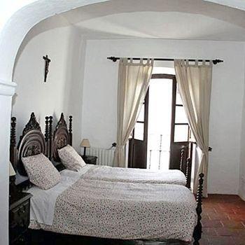 Casa Rural Santo Condestavel Guest house