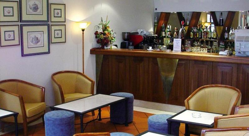 Santa Cruz Village Hotel