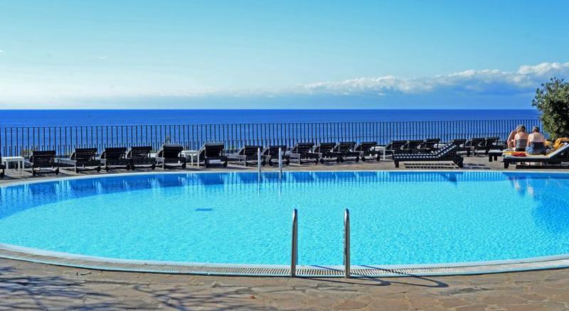 Aparthotel Duas Torres 4*