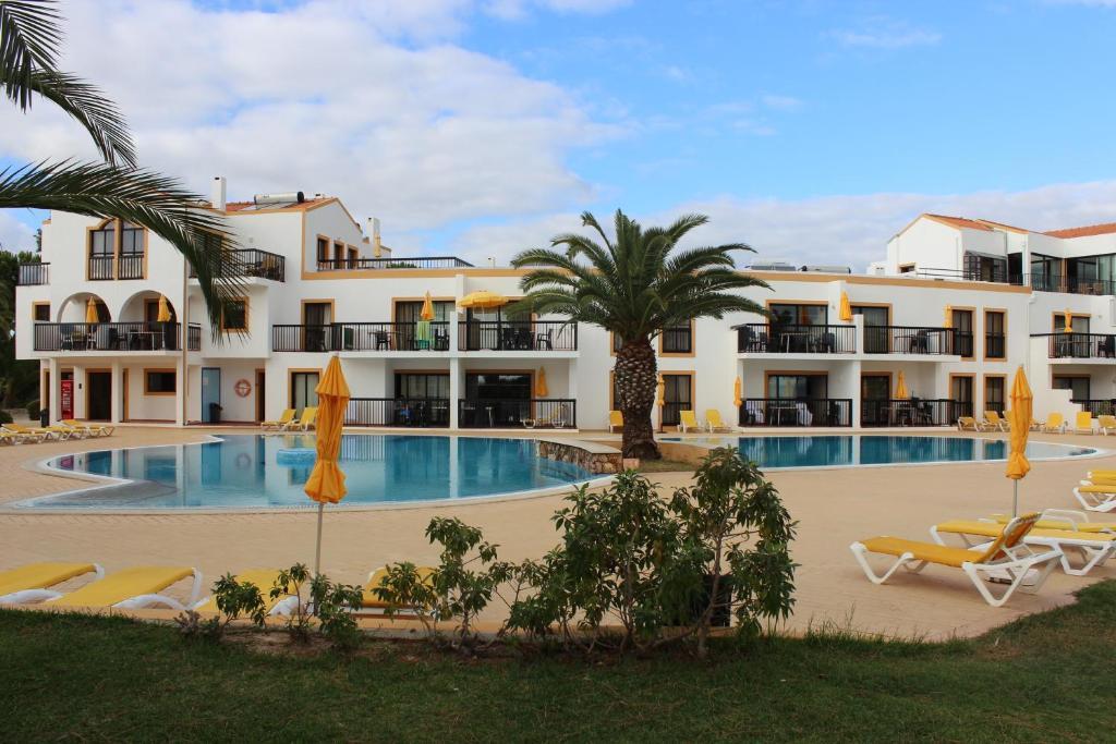 Aparthotel Alfagar Village