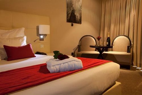 Cidnay - Charming & Executive Center Hotel