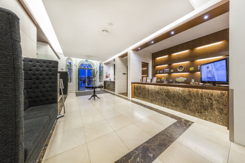- Hotel, Termas & Hotel