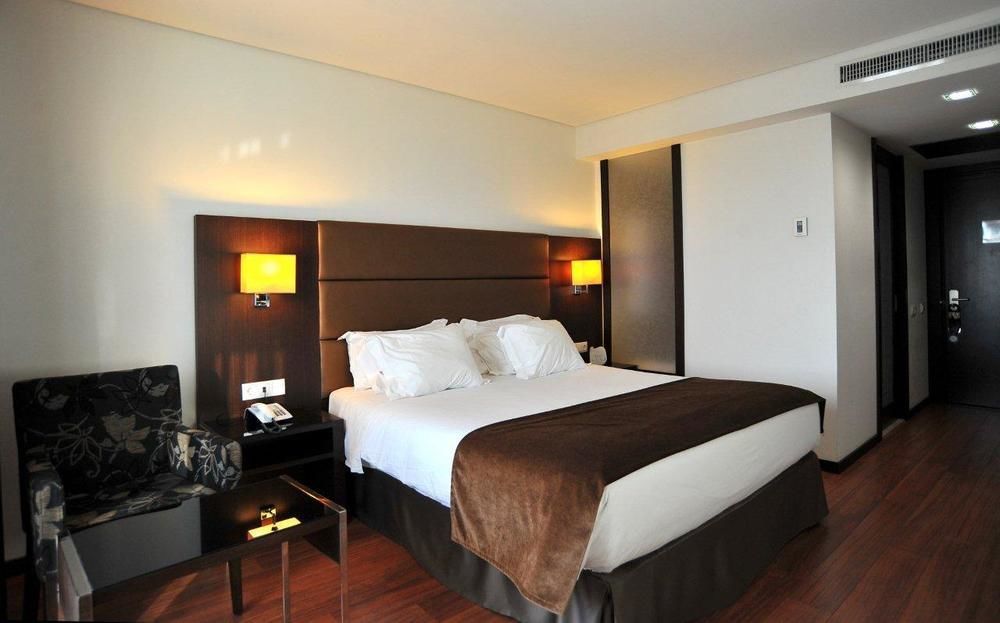 Axis Porto Business & Hotel 4*