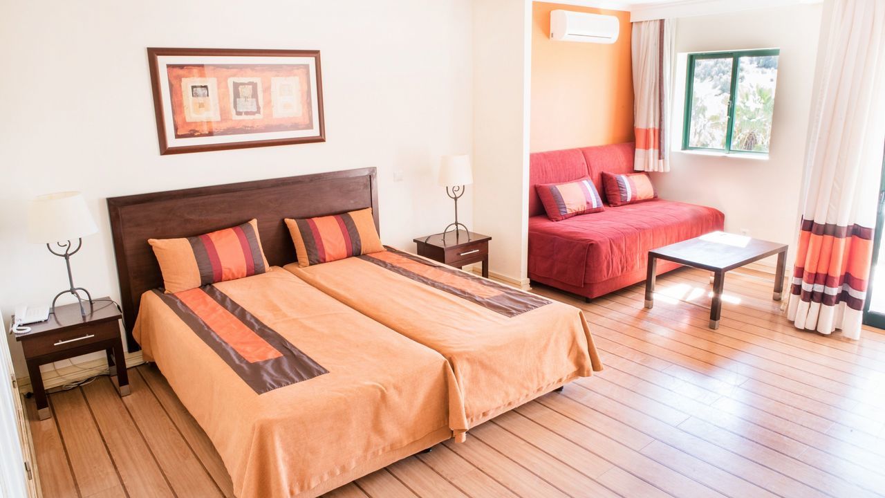 Hotel Yellow Garden 4*
