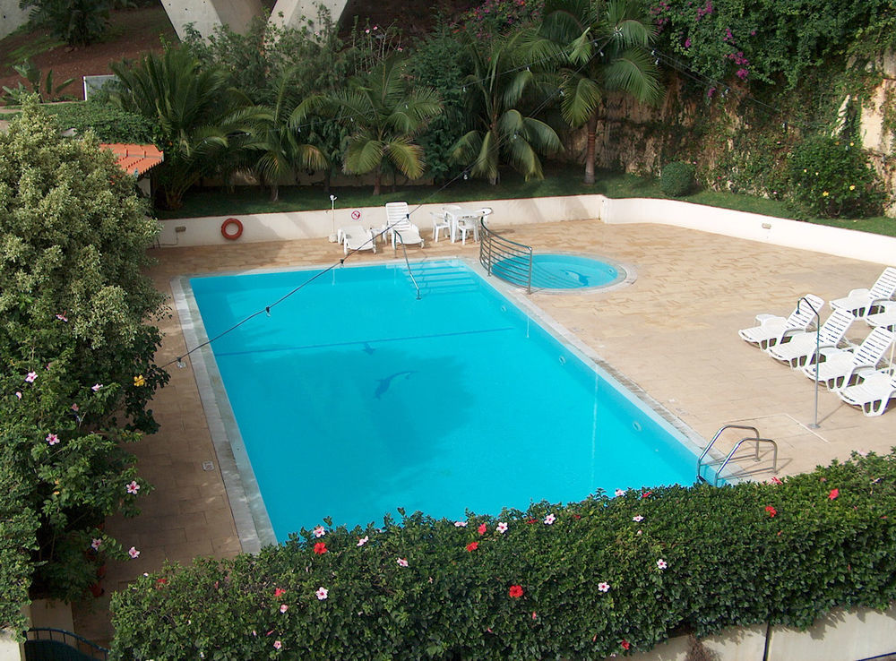 Santa Cruz Village Hotel