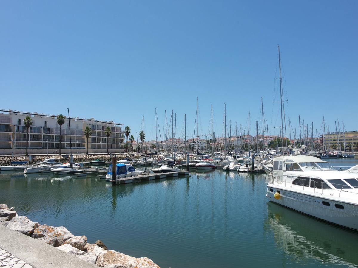 B06 - Top-floor Marina 2 Bed Apartment