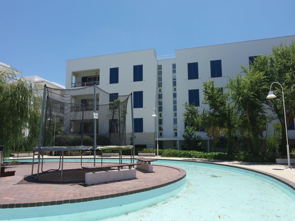 B06 - Top-floor Marina 2 Bed Apartment