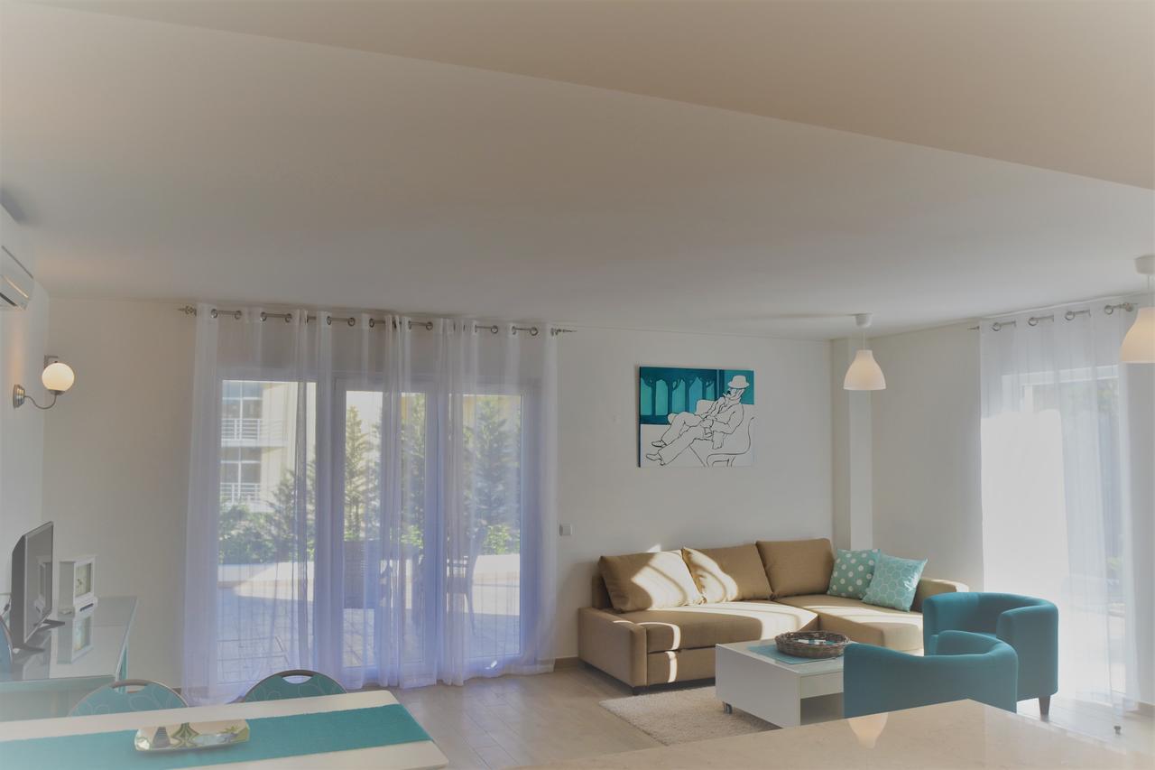 Vila Bella, Meia Praia, * Lagos