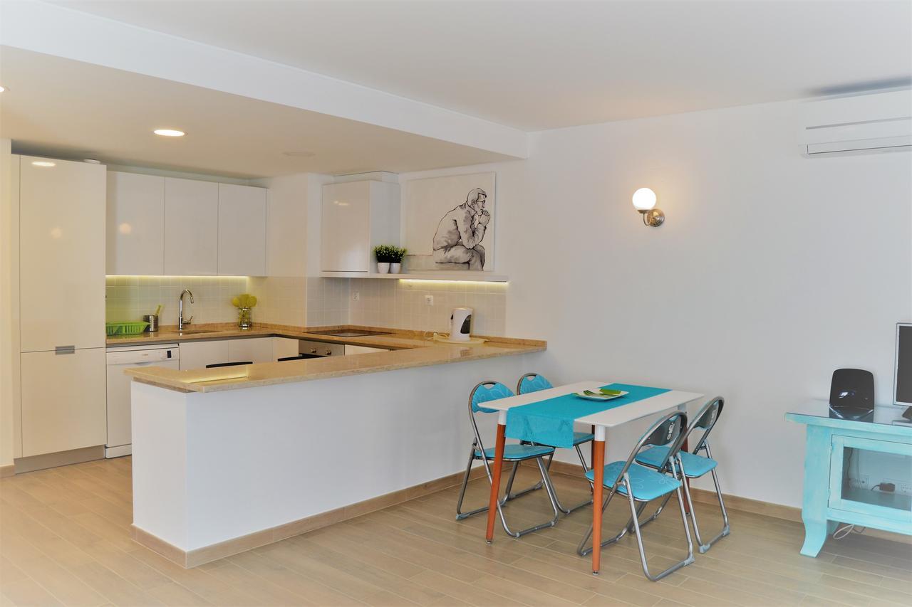 Apartamento Vila Bella, Meia Praia, *