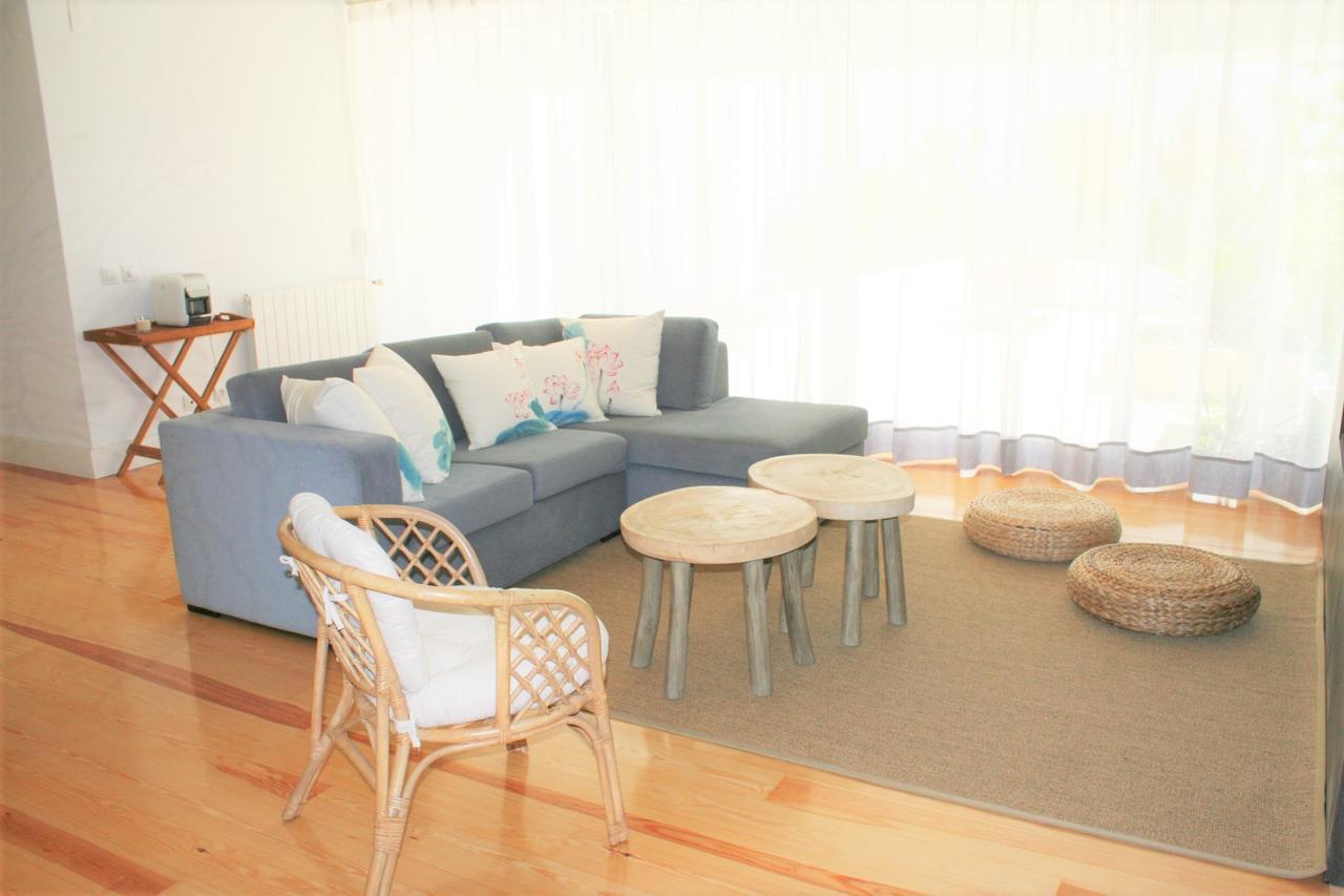 Charming 5 Min Walk Apartment *