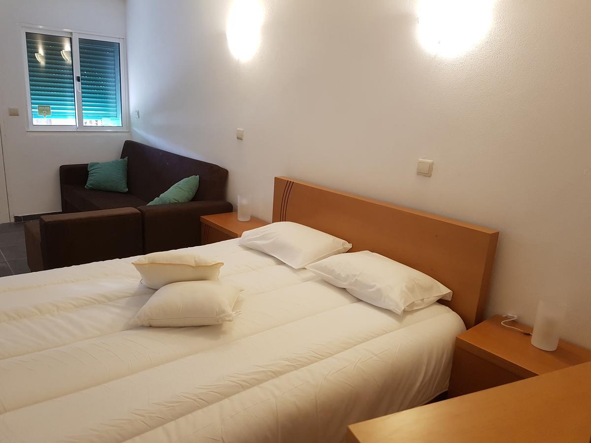 Casa Dos Santos Alojamento - Guest House