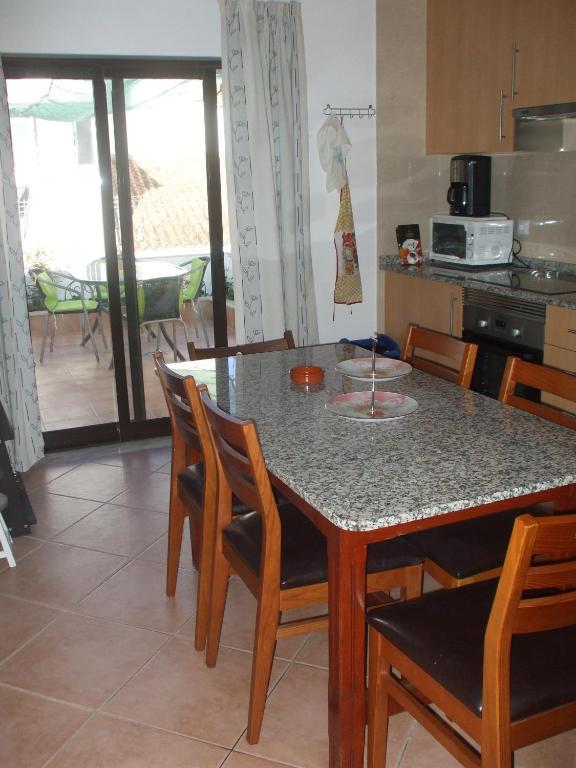 Dinas Guesthouse Guest house