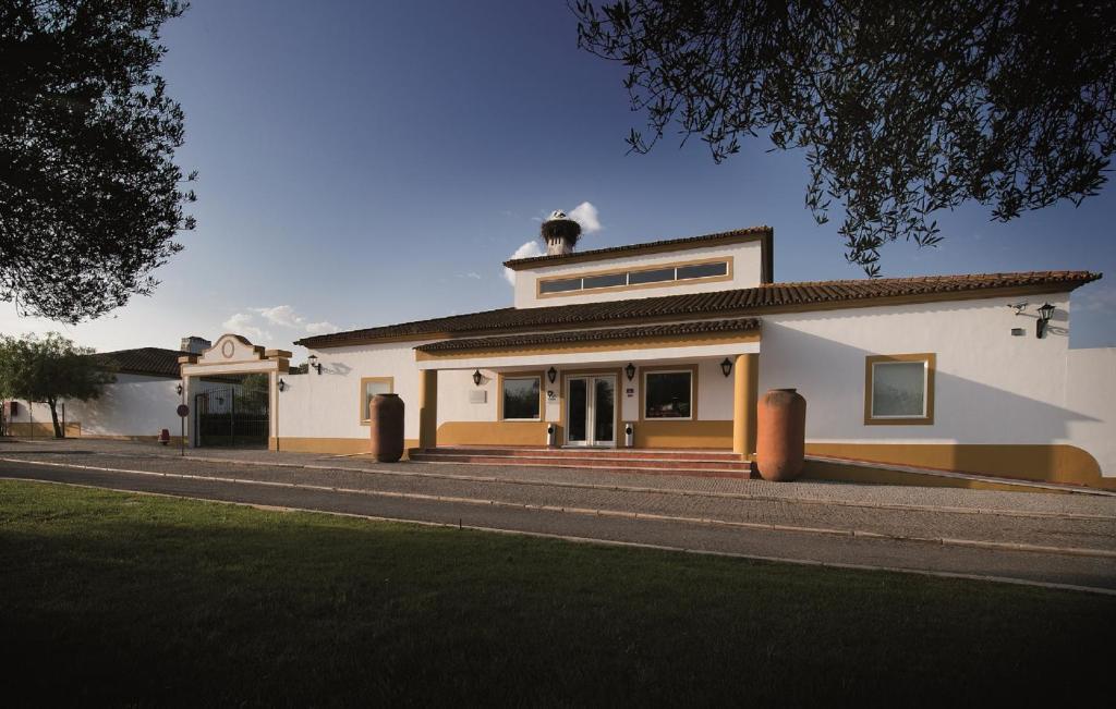 Gale Alentejo Vineyard - Clube De Campo Albernoa