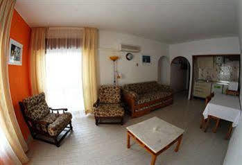 Guest house Edificio Novo Rosamar Al