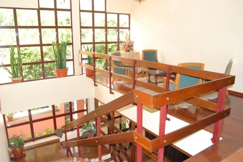 Al Moniz Guest house