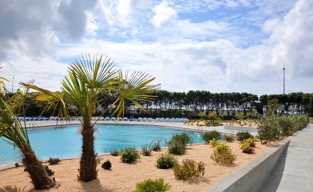 Hotel Axis Vermar Conference & 4*