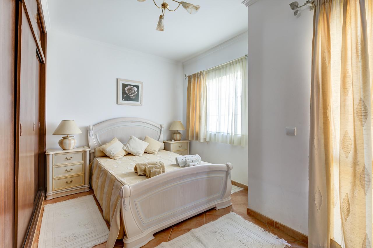 Bougainvilleas - Private Pool And Parking, Nearby