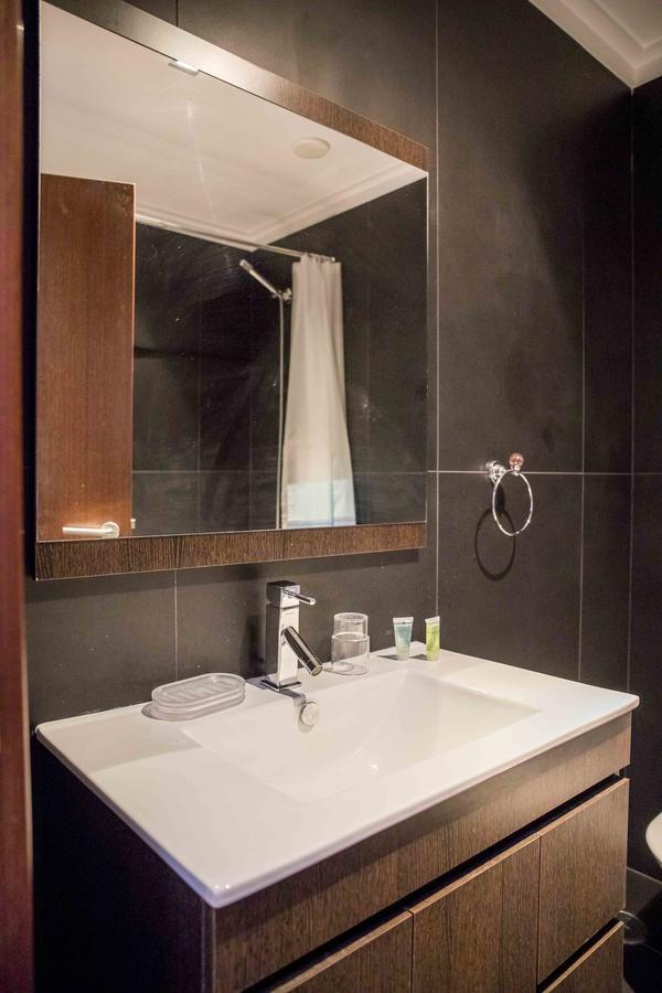 B04 - Luxury 2 Bed W Terrace Pool Lagos