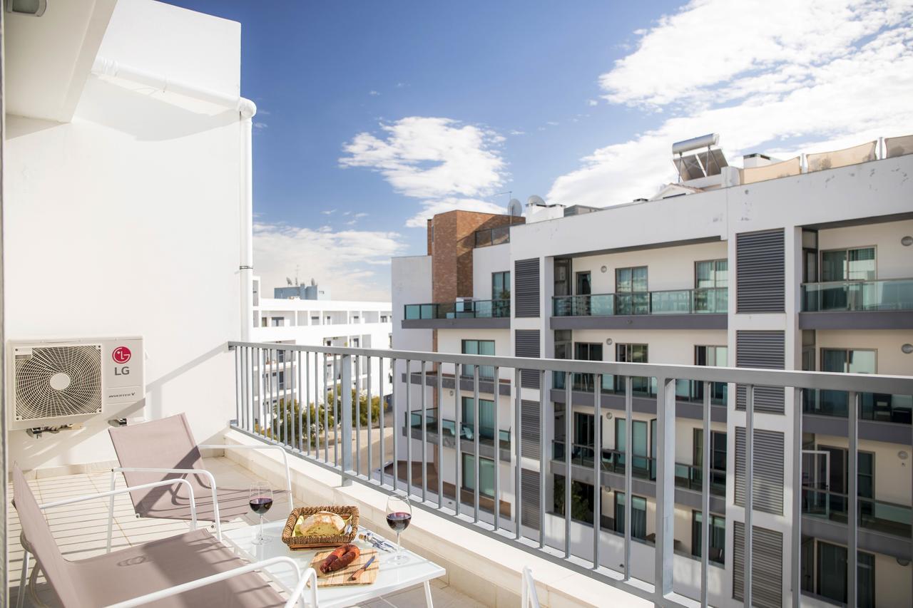 B04 - Luxury 2 Bed W Terrace Pool *