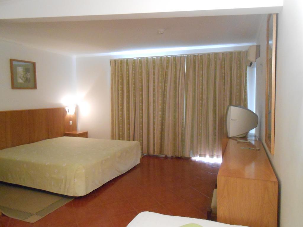 Hotel Santa Cruz Silveira (Lisbon)