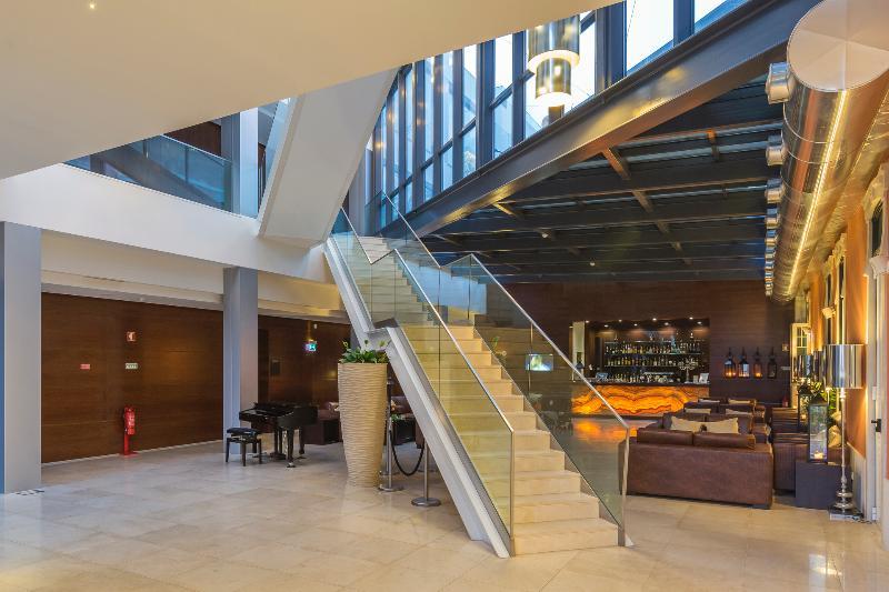 - Hotel, Termas & Monte Real