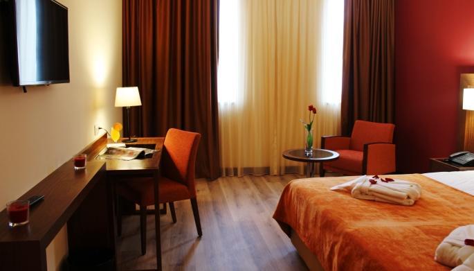 Palace Asturias & Hotel