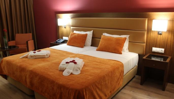 Palace Asturias & Hotel