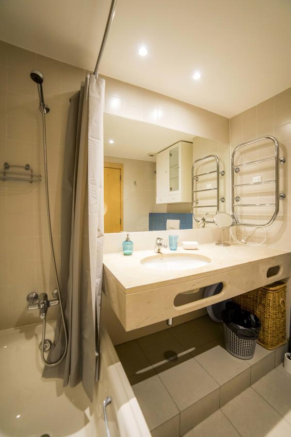 Apartment B06 - Top-floor Marina 2 Bed *
