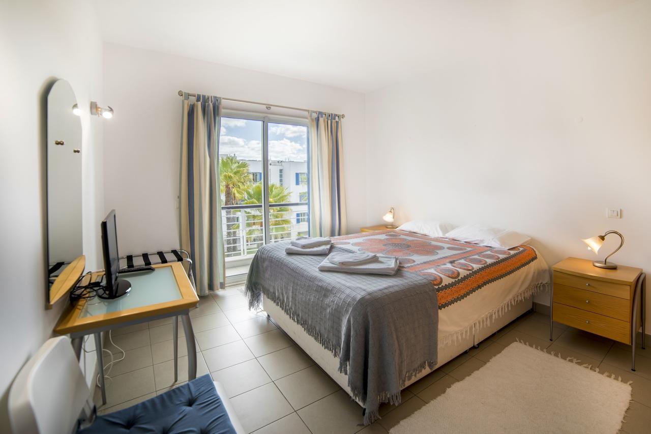 B06 - Top-floor Marina 2 Bed