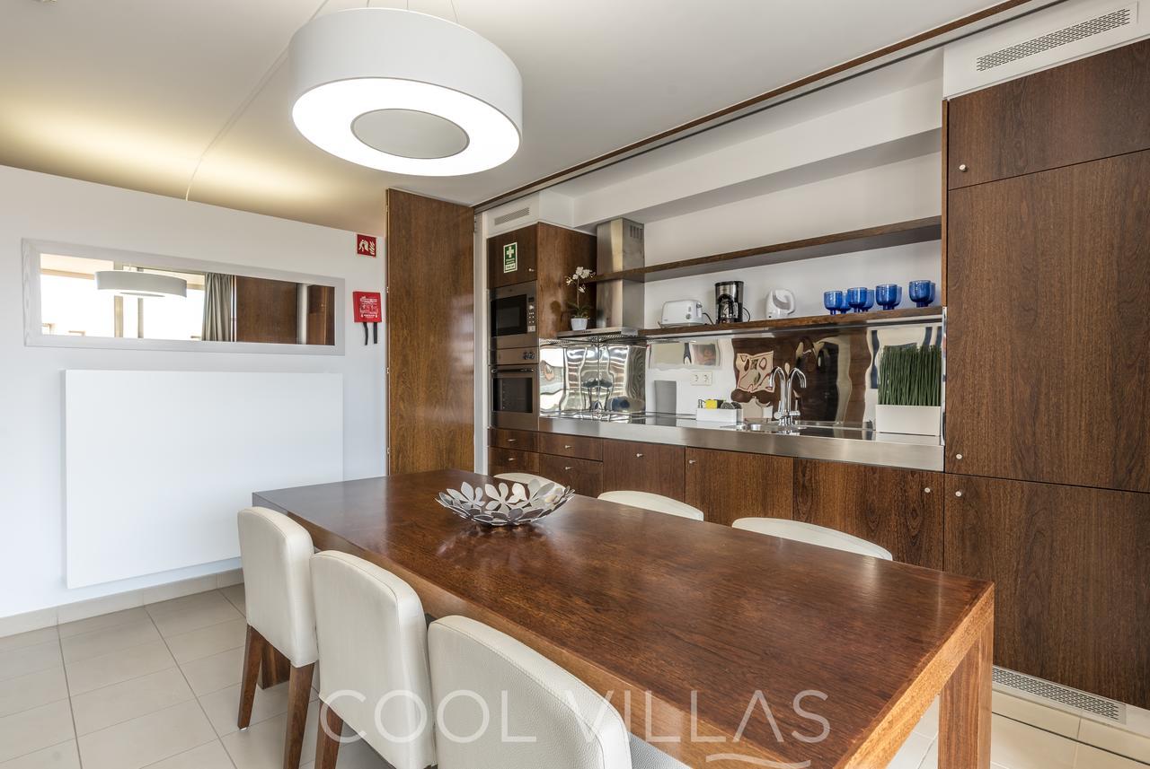 Ocean's Nest - Walking Distance To Apartment