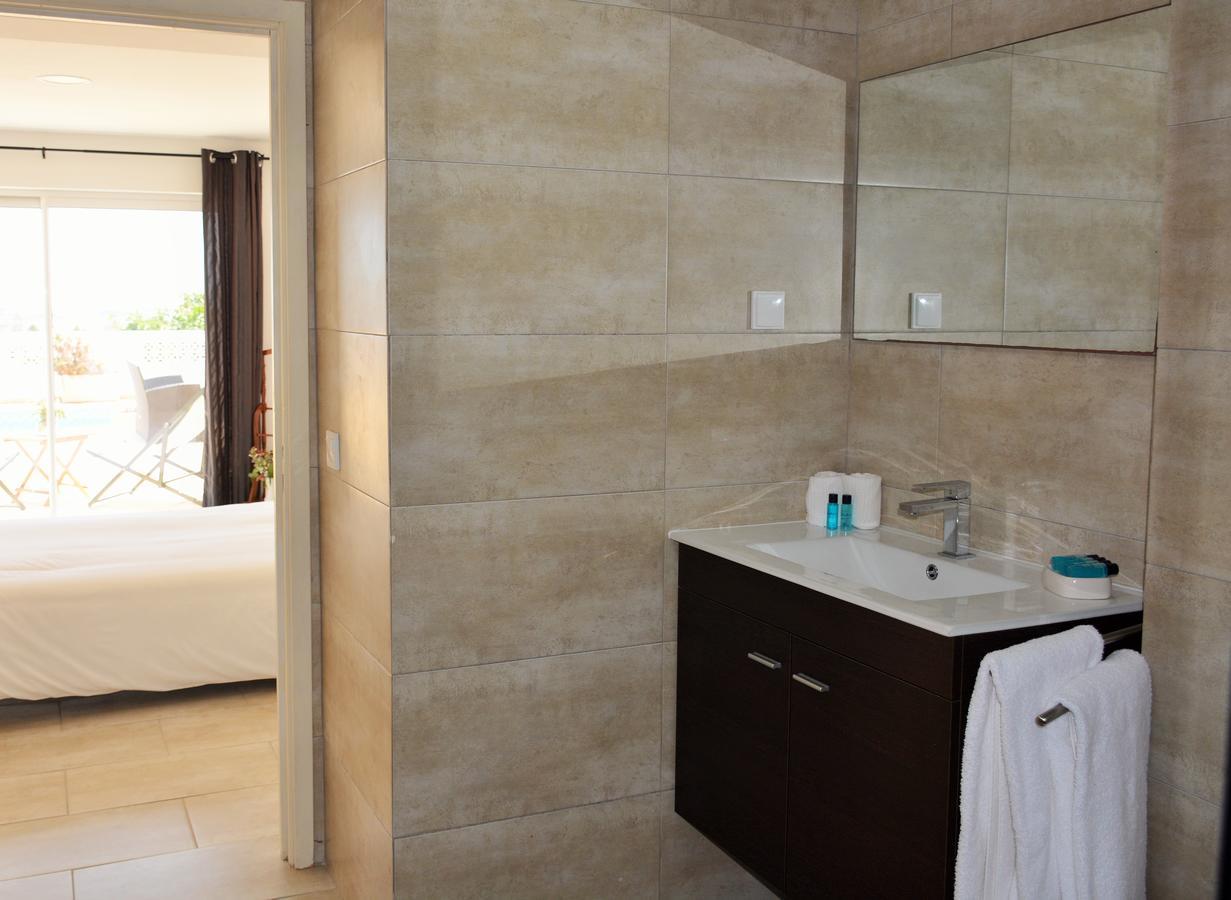 Terrace 4*