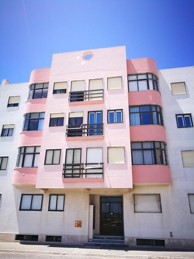 Apartment Peniche's Blue & Yellow Peniche
