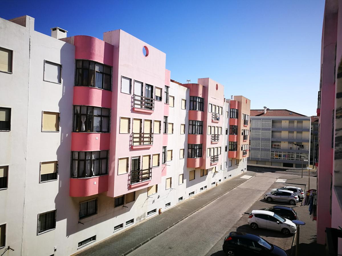 Peniche's Blue & Yellow Apartment *