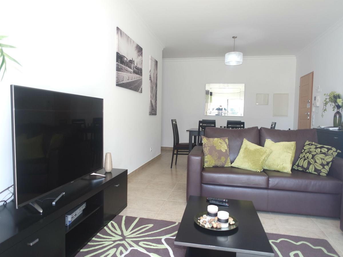 C04 - Pool View 3 Bed Appartement *