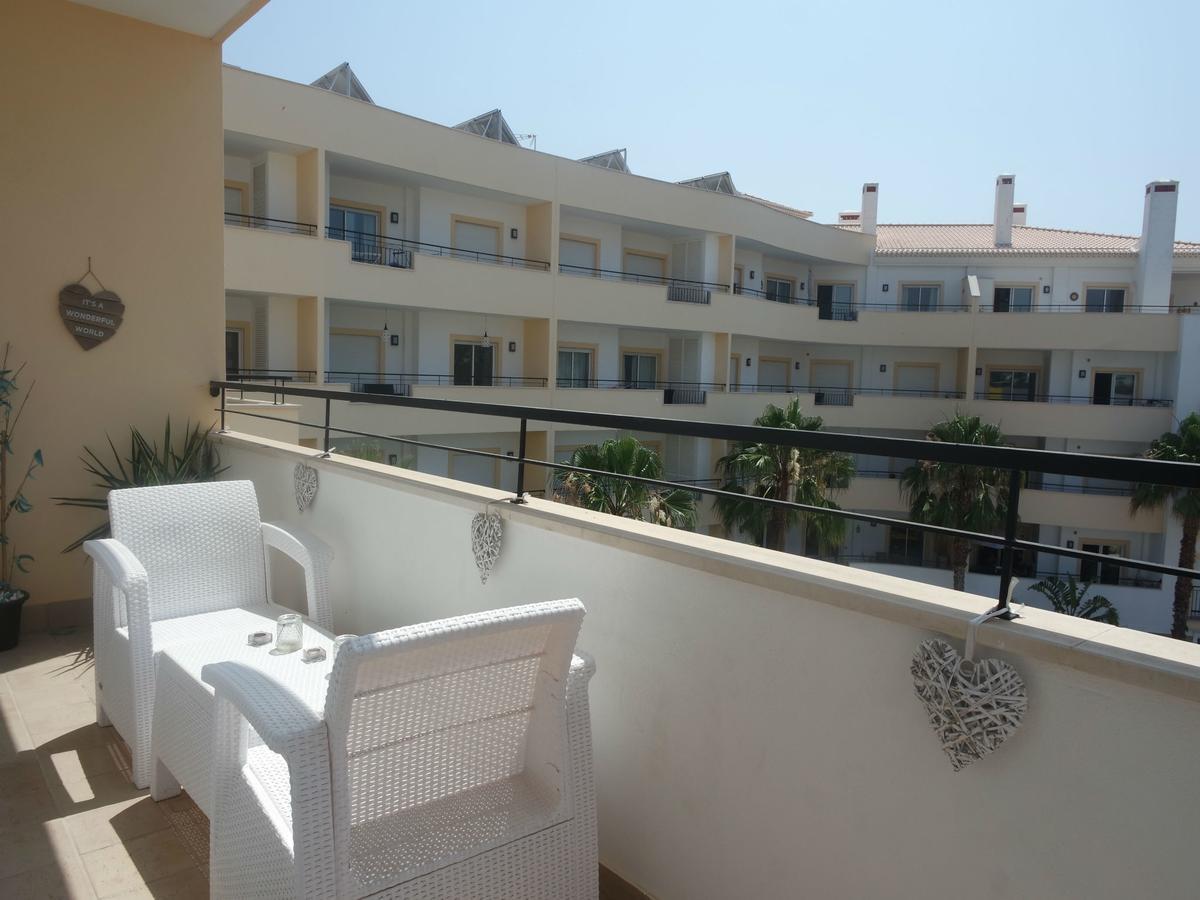 C04 - Pool View 3 Bed Appartement *