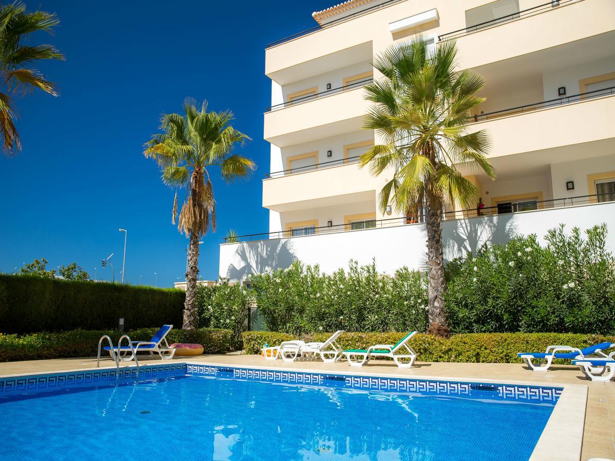 C04 - Pool View 3 Bed