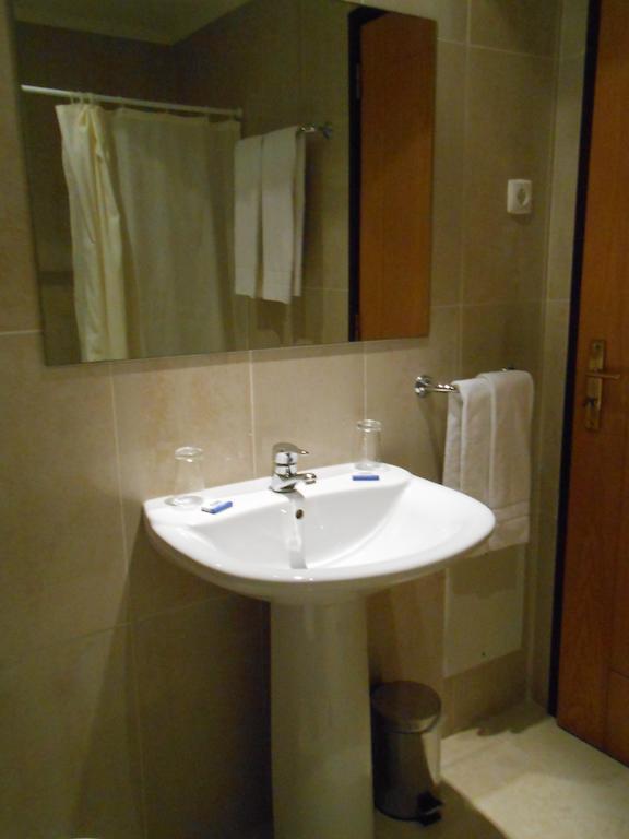 Hotel Santa Cruz Silveira (Lisbon)