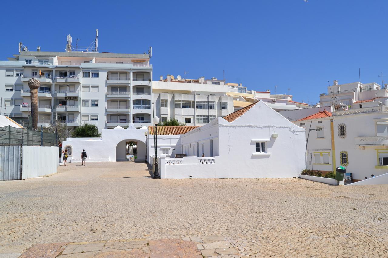 Pé Na Areia, *