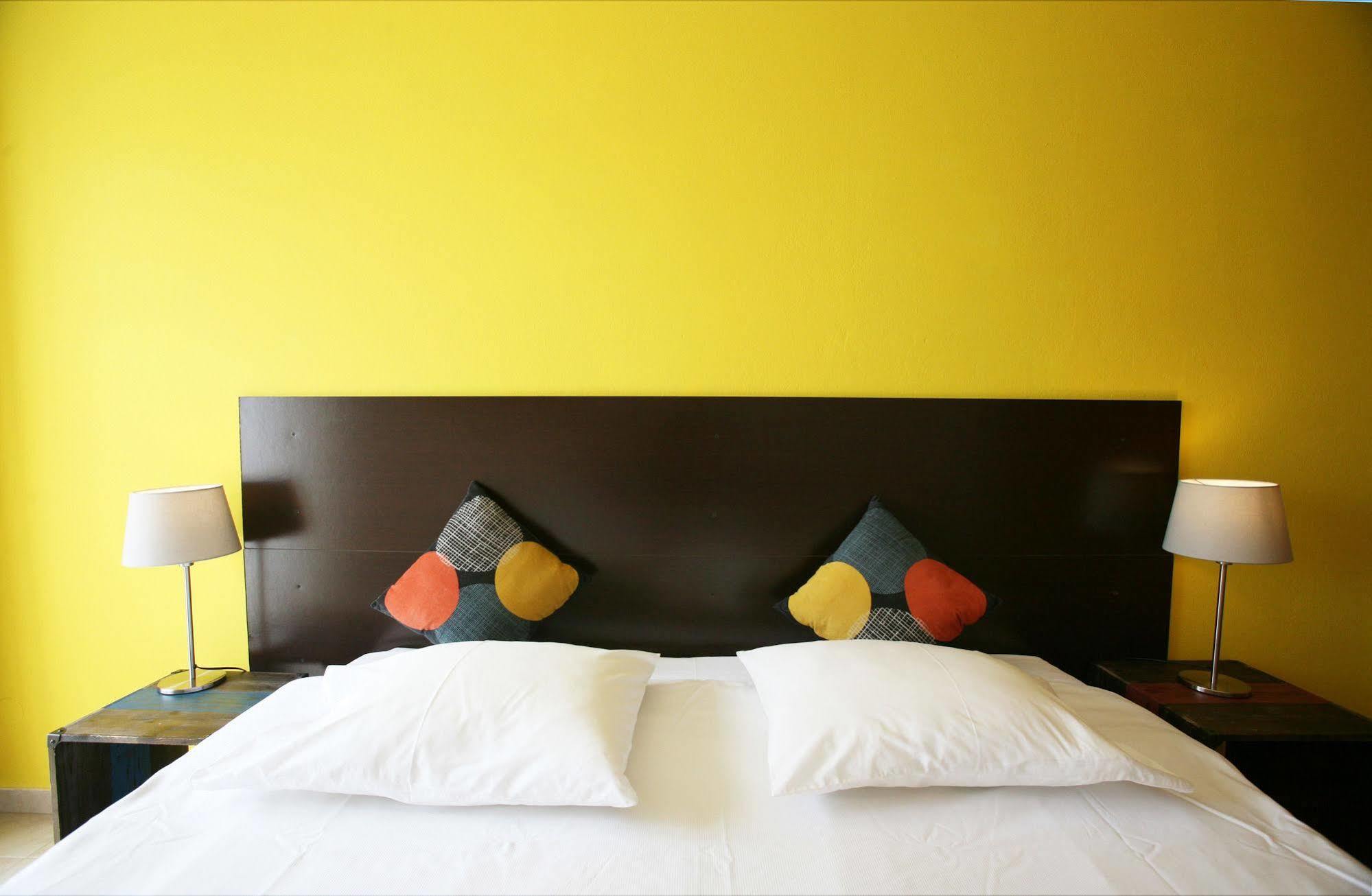 Flow House - Surf Kite Surf School Bed & Breakfast