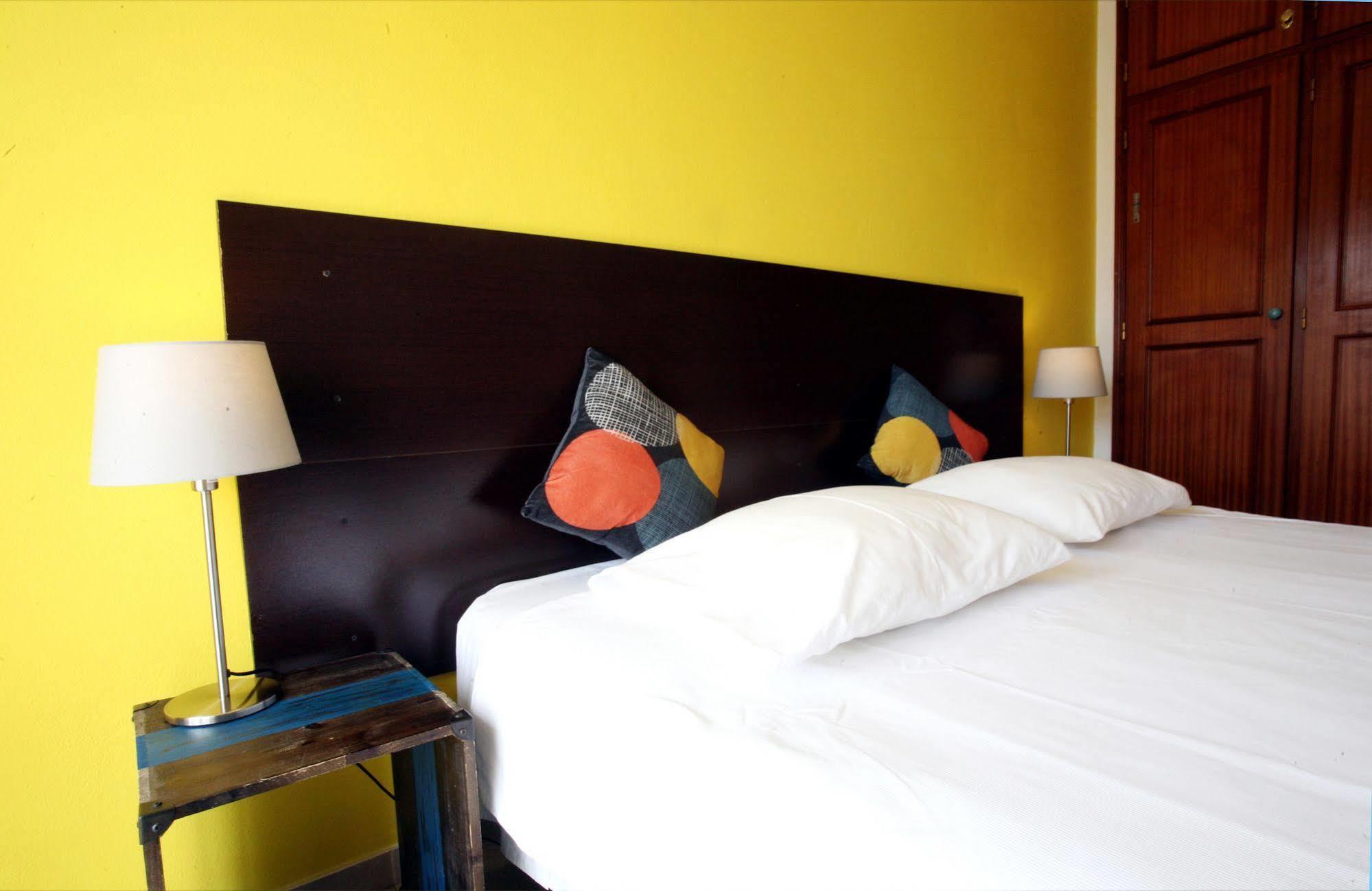 Flow House - Surf Kite Surf School Bed & Breakfast